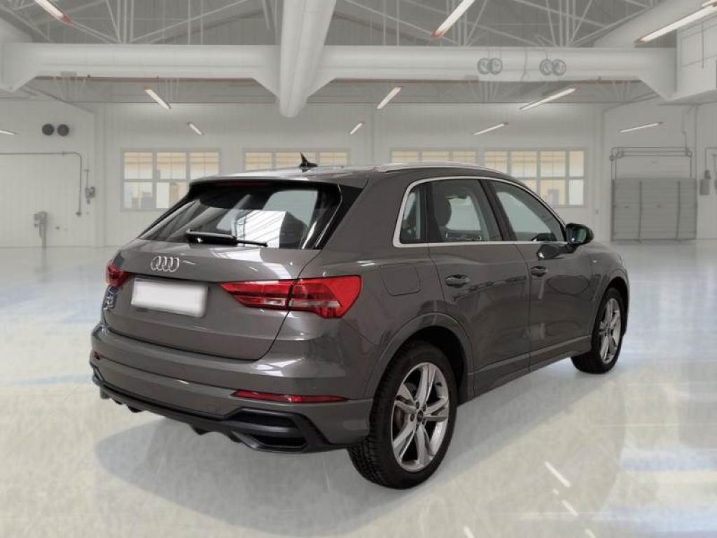 AUDI Q3 35 TDI S tronic S line edition - 2
