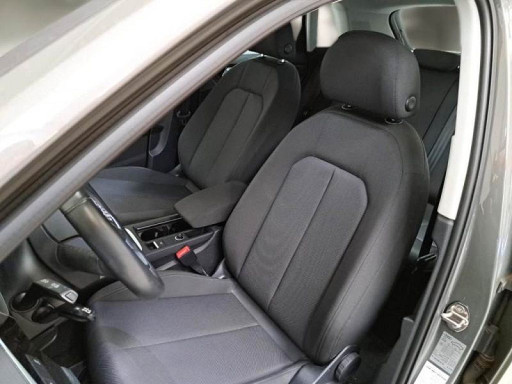 AUDI Q3 35 TDI S tronic S line edition - 9