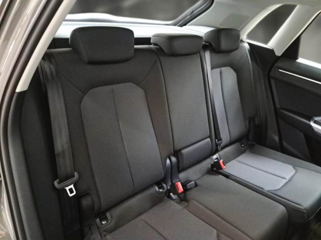 AUDI Q3 35 TDI S tronic S line edition - 11