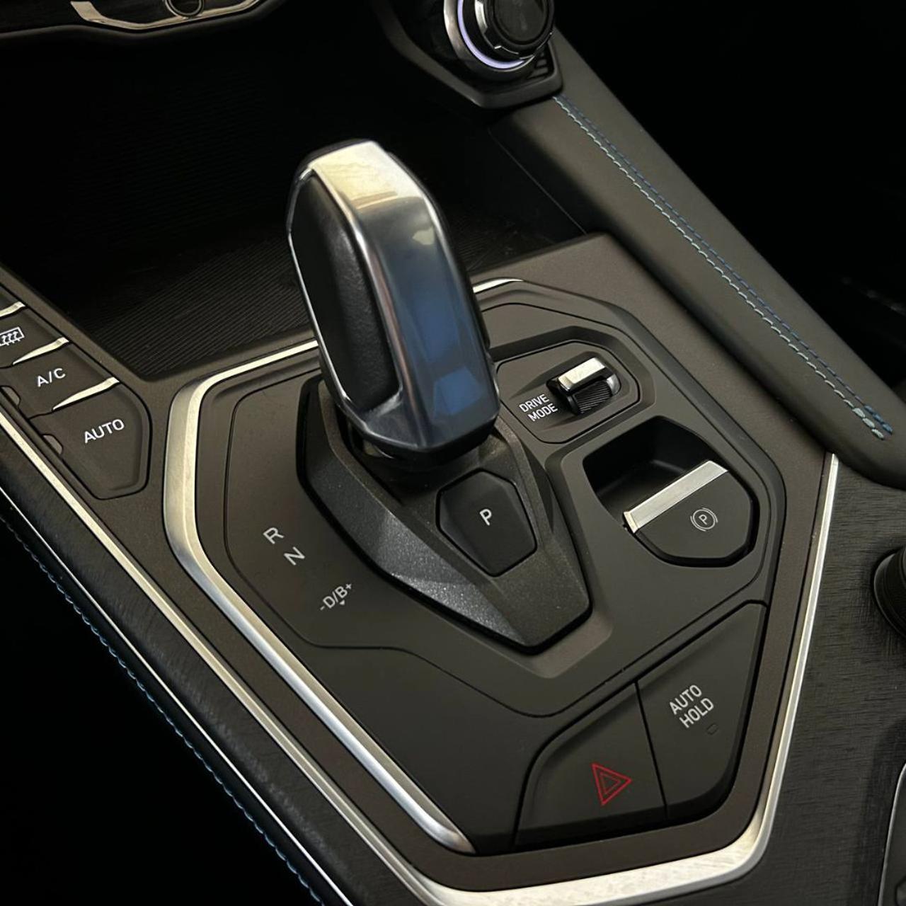 LYNK & CO 01 PHEV - 28