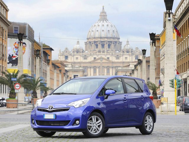 TOYOTA Verso-S Bianco pastello