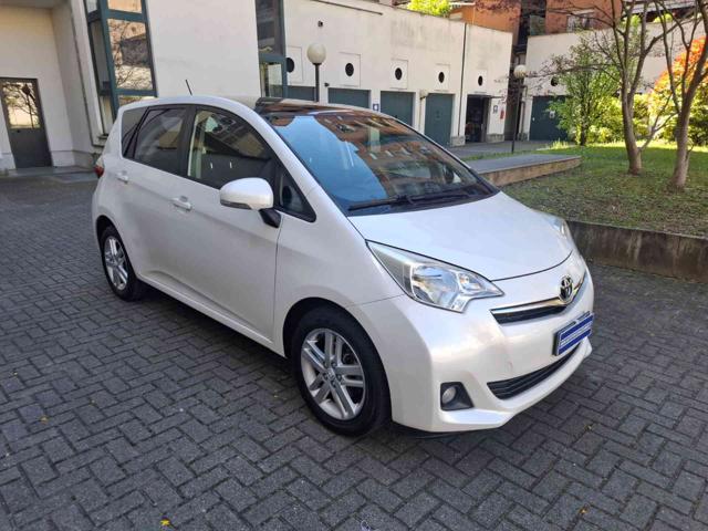 TOYOTA Verso-S Bianco pastello
