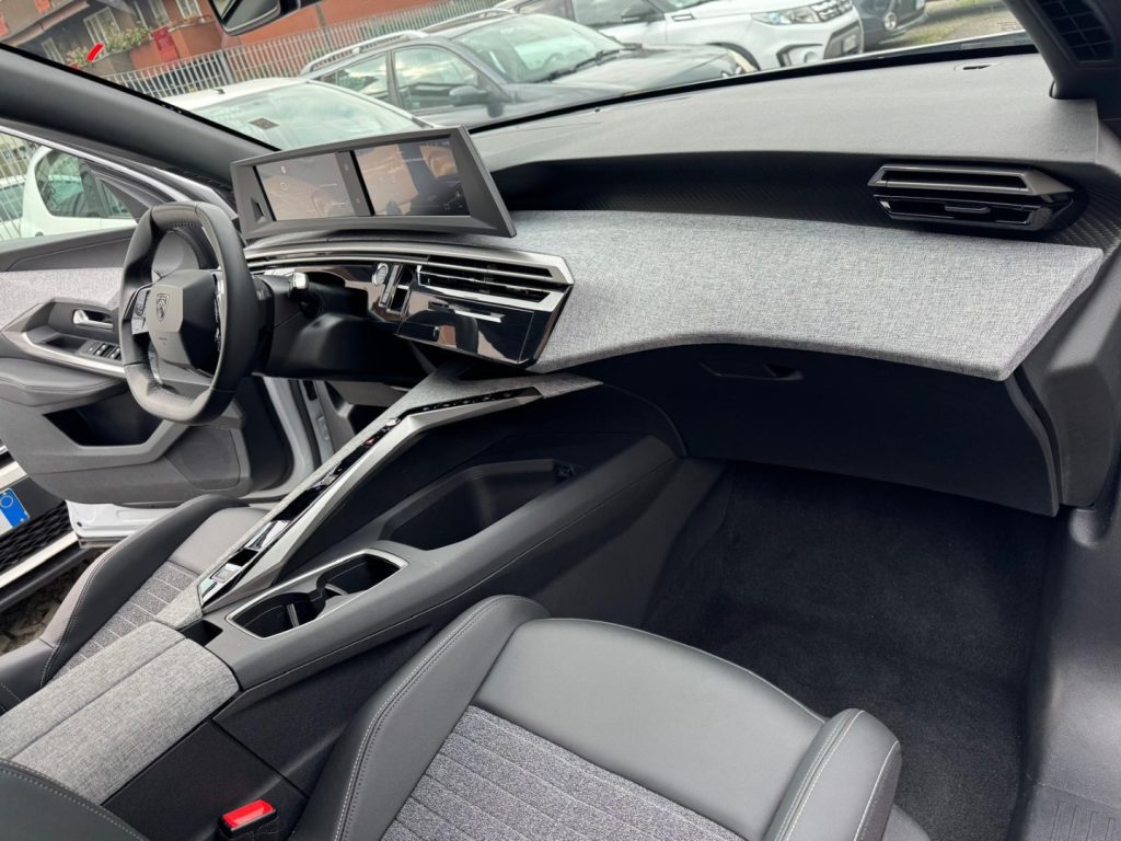 PEUGEOT 3008 Hybrid 145 e-DCS6 ALLURE + CERCHI 19 - 12