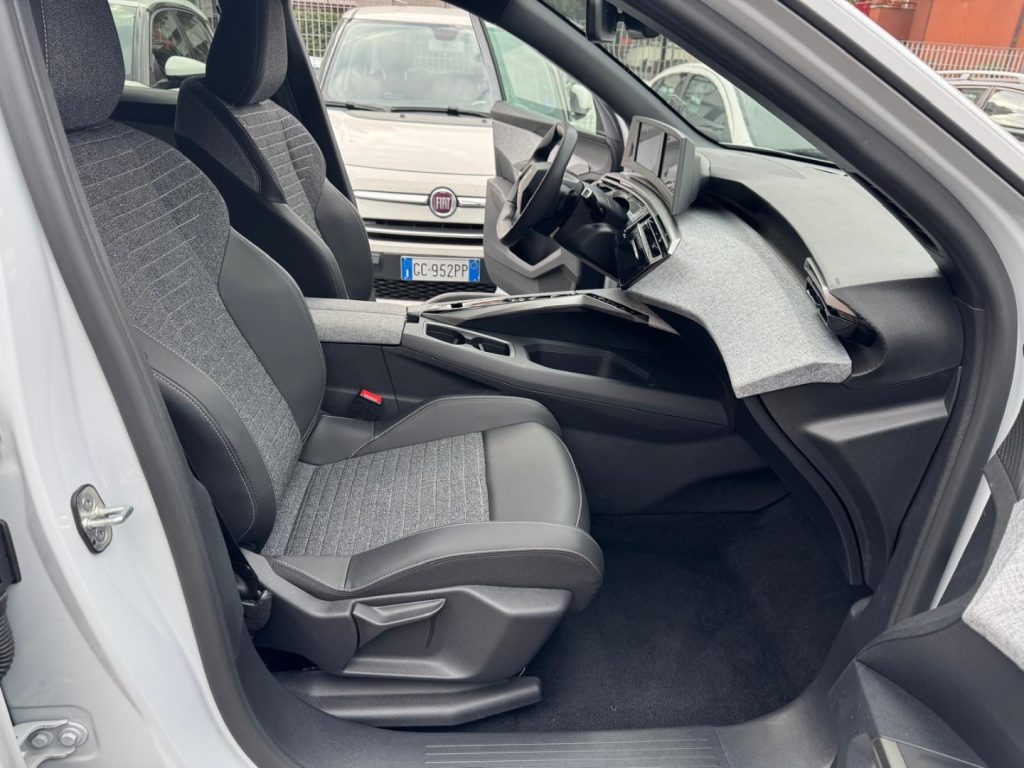 PEUGEOT 3008 Hybrid 145 e-DCS6 ALLURE + CERCHI 19 - 13