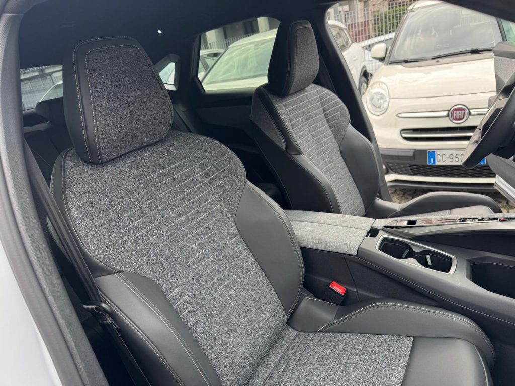 PEUGEOT 3008 Hybrid 145 e-DCS6 ALLURE + CERCHI 19 - 14
