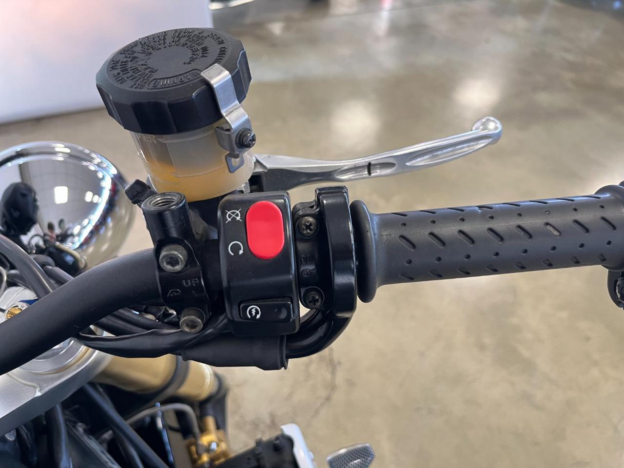 TRIUMPH Speed Triple 1050 SPEED TRIPLE 1050 - 11