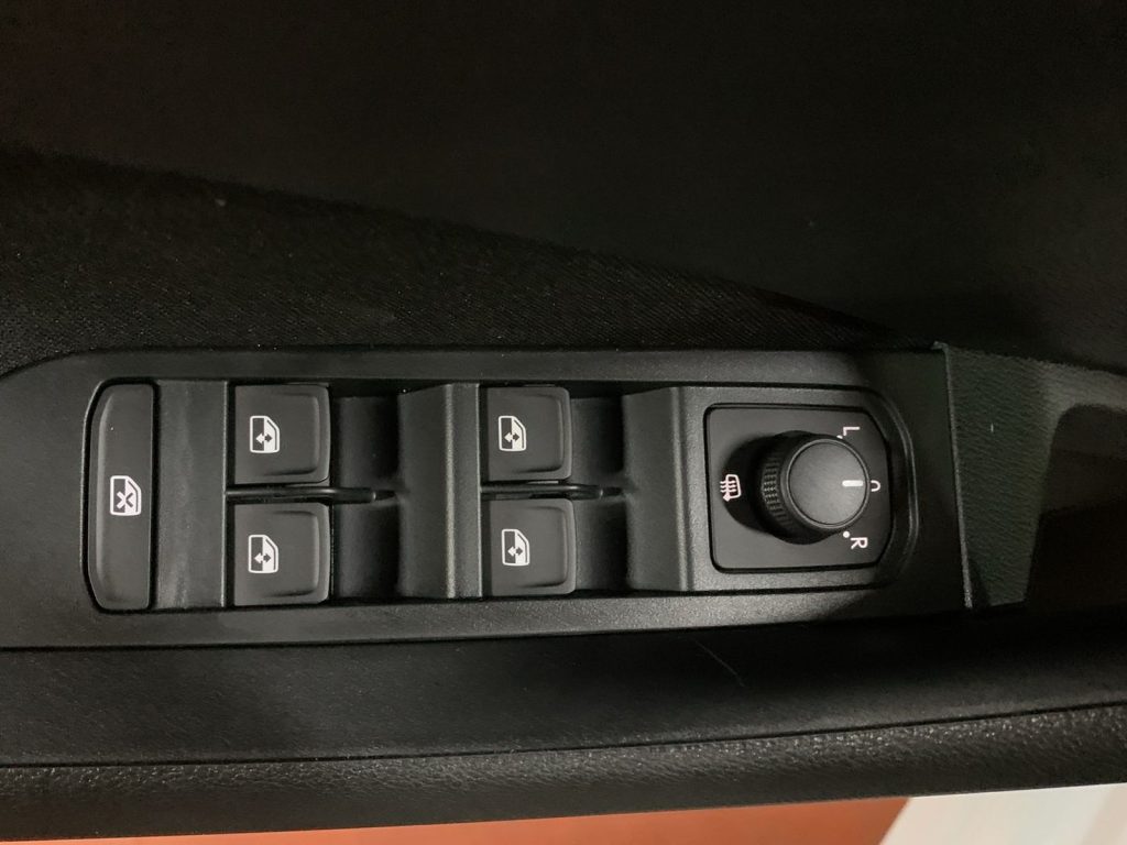 SKODA Kamiq 1.0 tsi black dots 95cv - 20