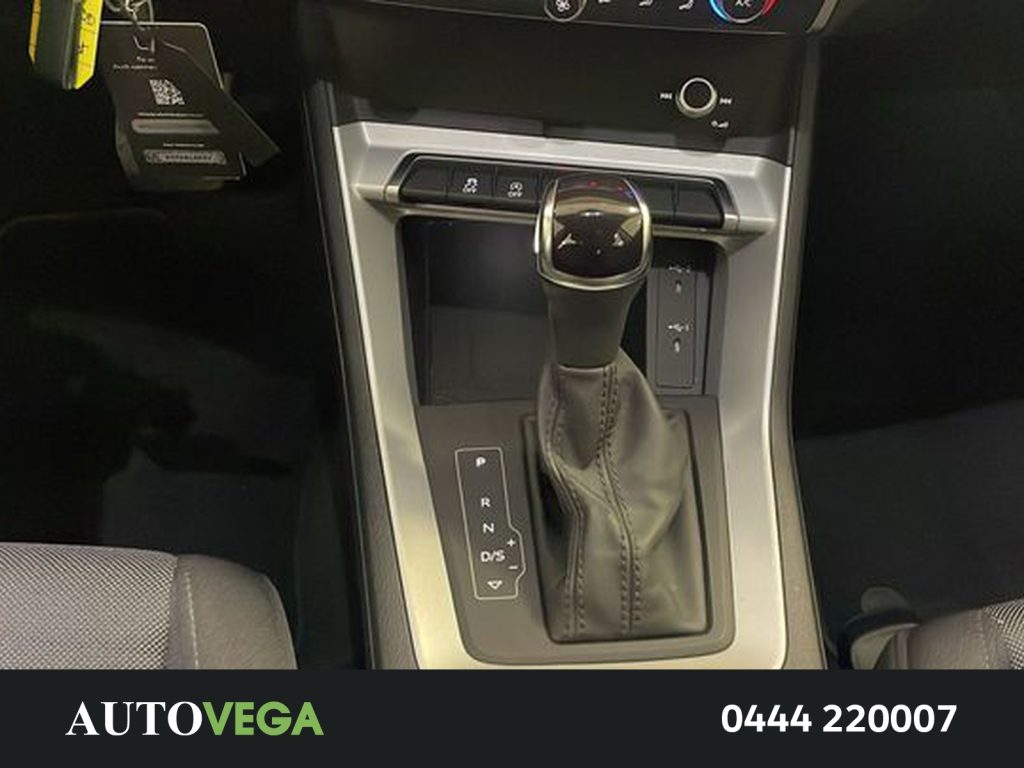 AUDI Q3 35 1.5 tfsi mhev business advanced s-tronic - 11