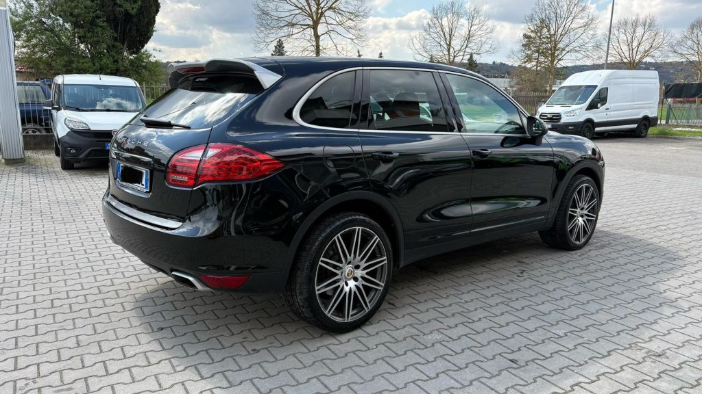 PORSCHE Cayenne 3.0 Diesel PLATINUM EDITION - 3