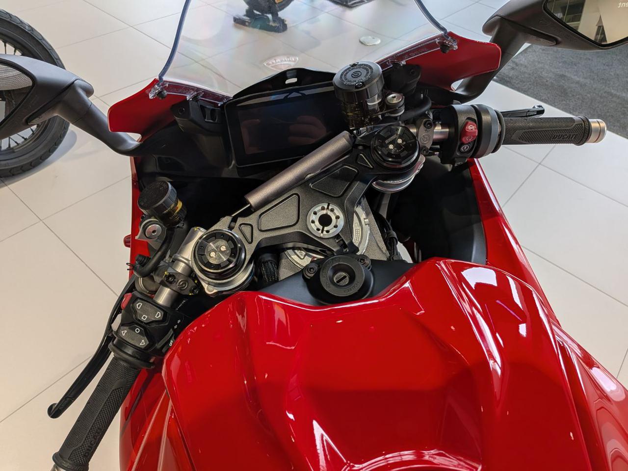 DUCATI Panigale V4 RED - 9