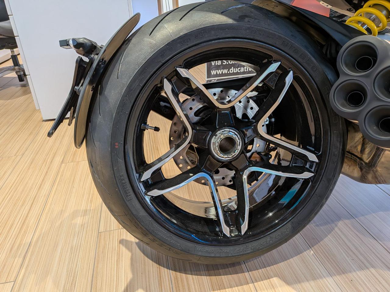 DUCATI XDiavel V4 BLACK LAVA - 6