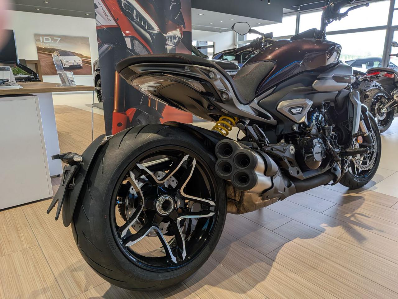 DUCATI XDiavel V4 BLACK LAVA - 3