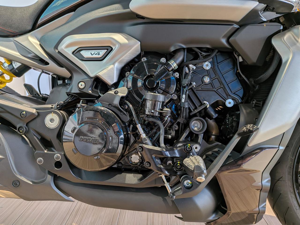 DUCATI XDiavel V4 BLACK LAVA - 10