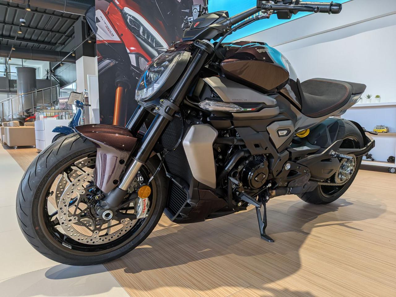DUCATI XDiavel V4 BLACK LAVA - 4