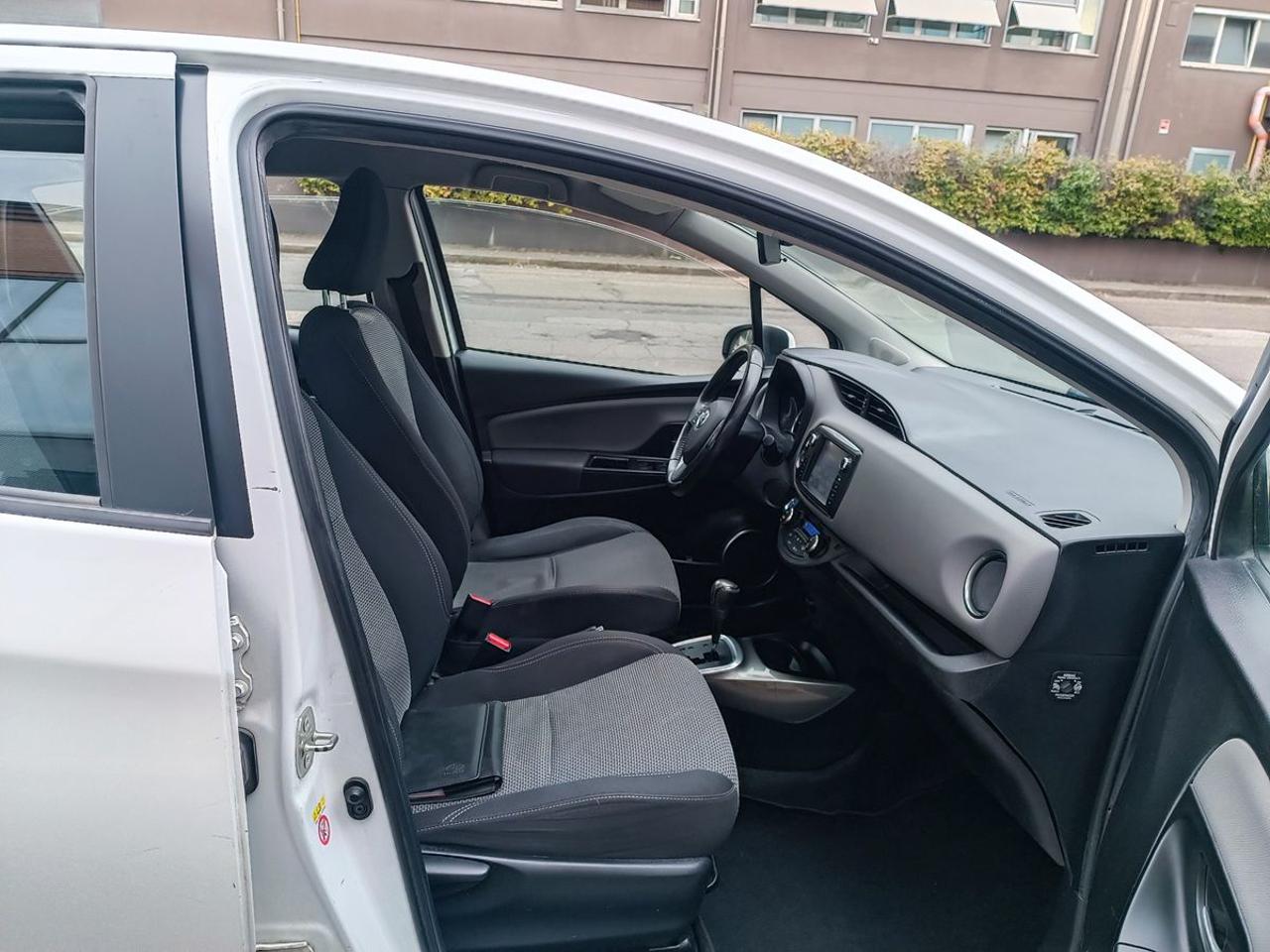 TOYOTA Yaris 1.5 Hybrid 5 porte Active - 12