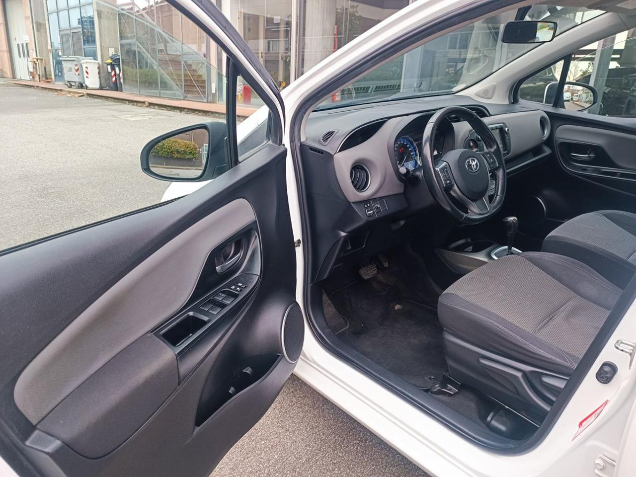 TOYOTA Yaris 1.5 Hybrid 5 porte Active - 4