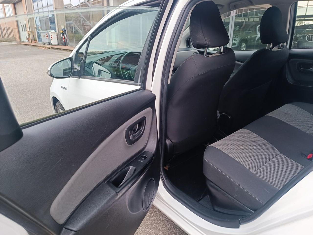 TOYOTA Yaris 1.5 Hybrid 5 porte Active - 6