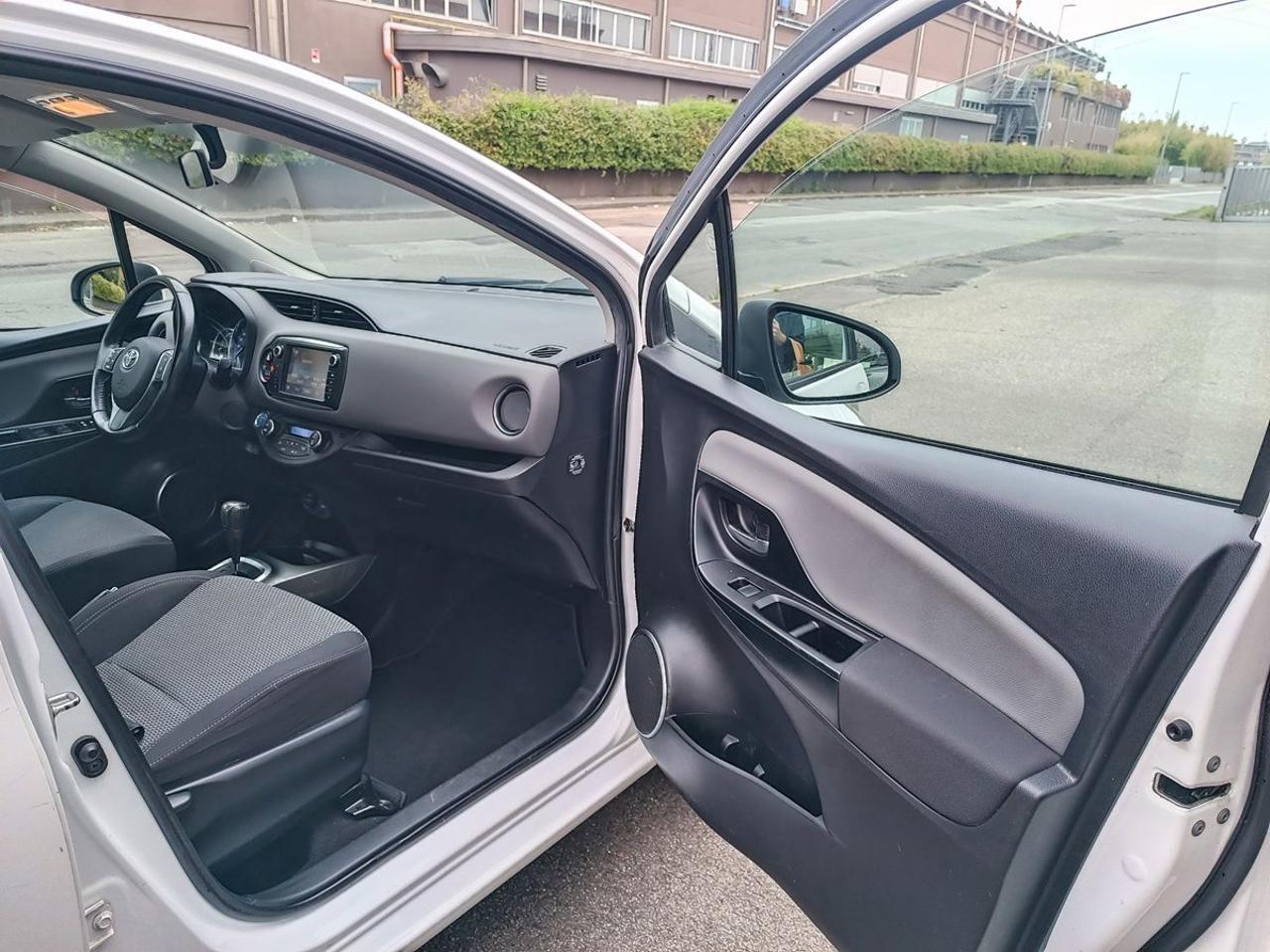 TOYOTA Yaris 1.5 Hybrid 5 porte Active - 14