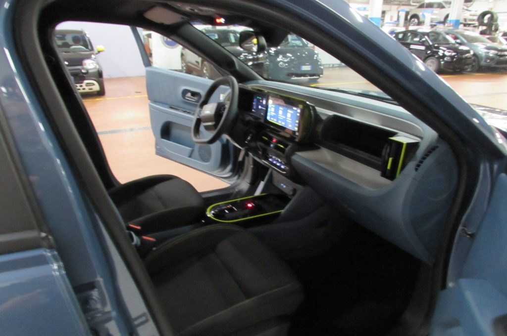 FIAT Grande Panda 1.2 Hybrid 110 CV S&S Icon KM.ZERO Pack Tech - 16