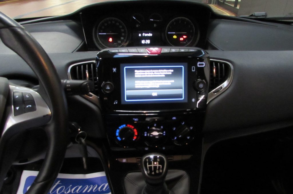 LANCIA Ypsilon 1.0 FireFly 70cv 5 porte S&S Hybrid Ecochic Gold - 7