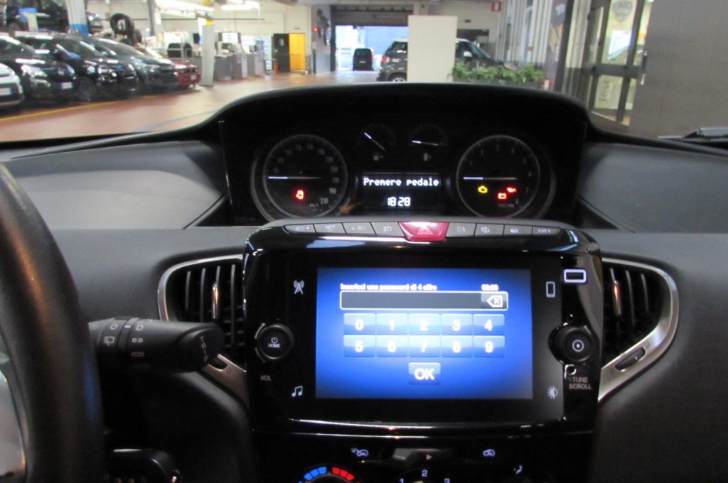 LANCIA Ypsilon 1.0 FireFly 70cv 5 porte S&S Hybrid Ecochic Gold - 8