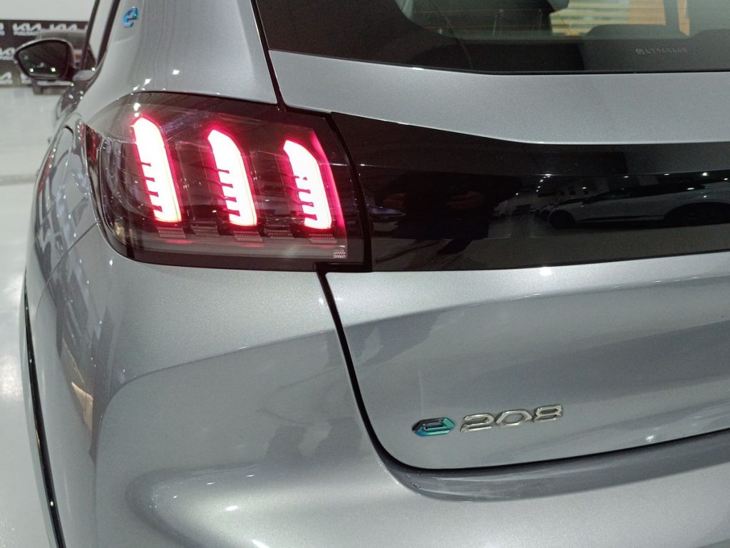 PEUGEOT 208 motore elettrico 136 CV 5 porte Allure - 23