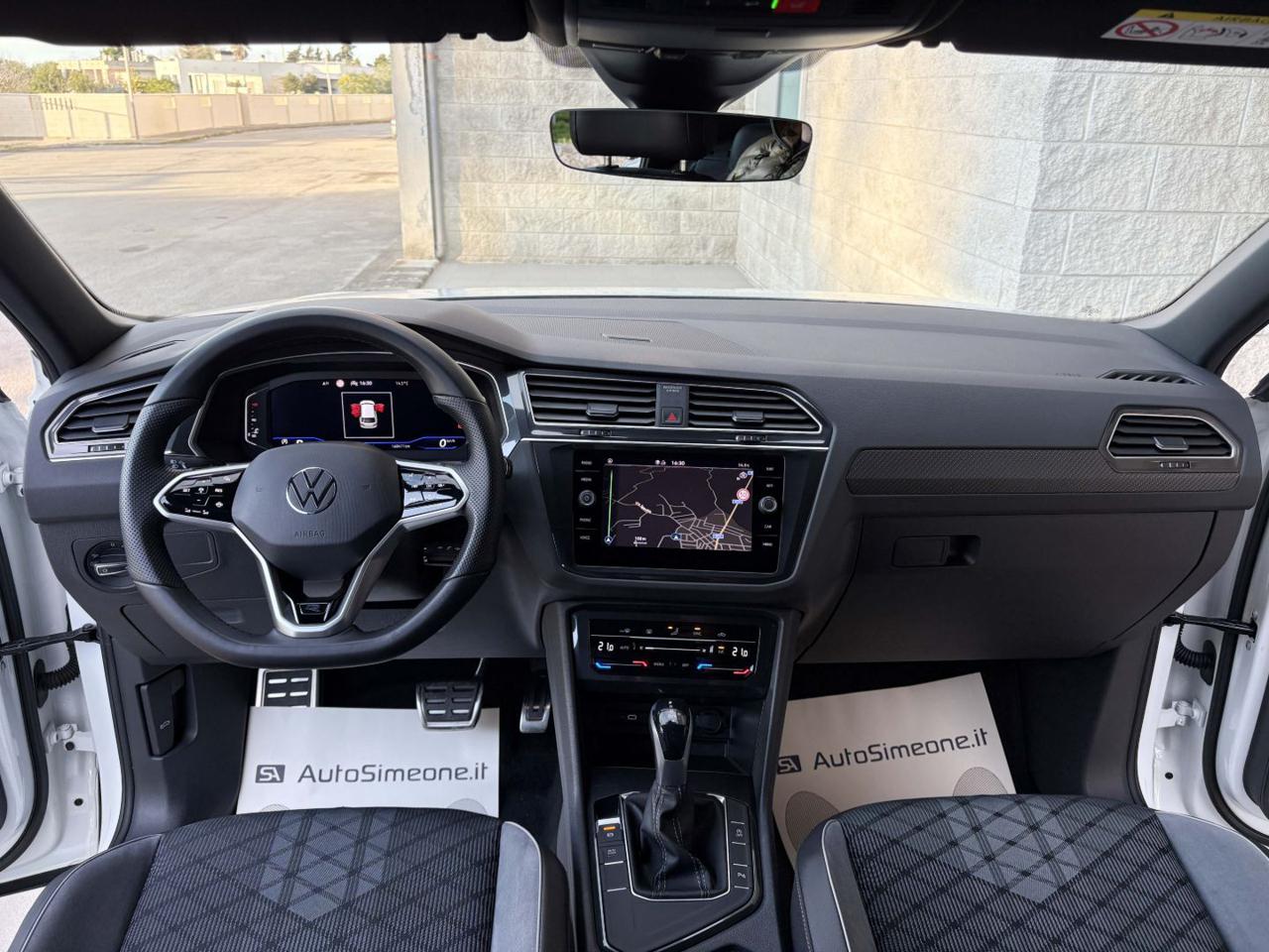 VOLKSWAGEN Tiguan 2.0 TDI 150 CV SCR DSG R-Line LUCI AMBIENTE - 13