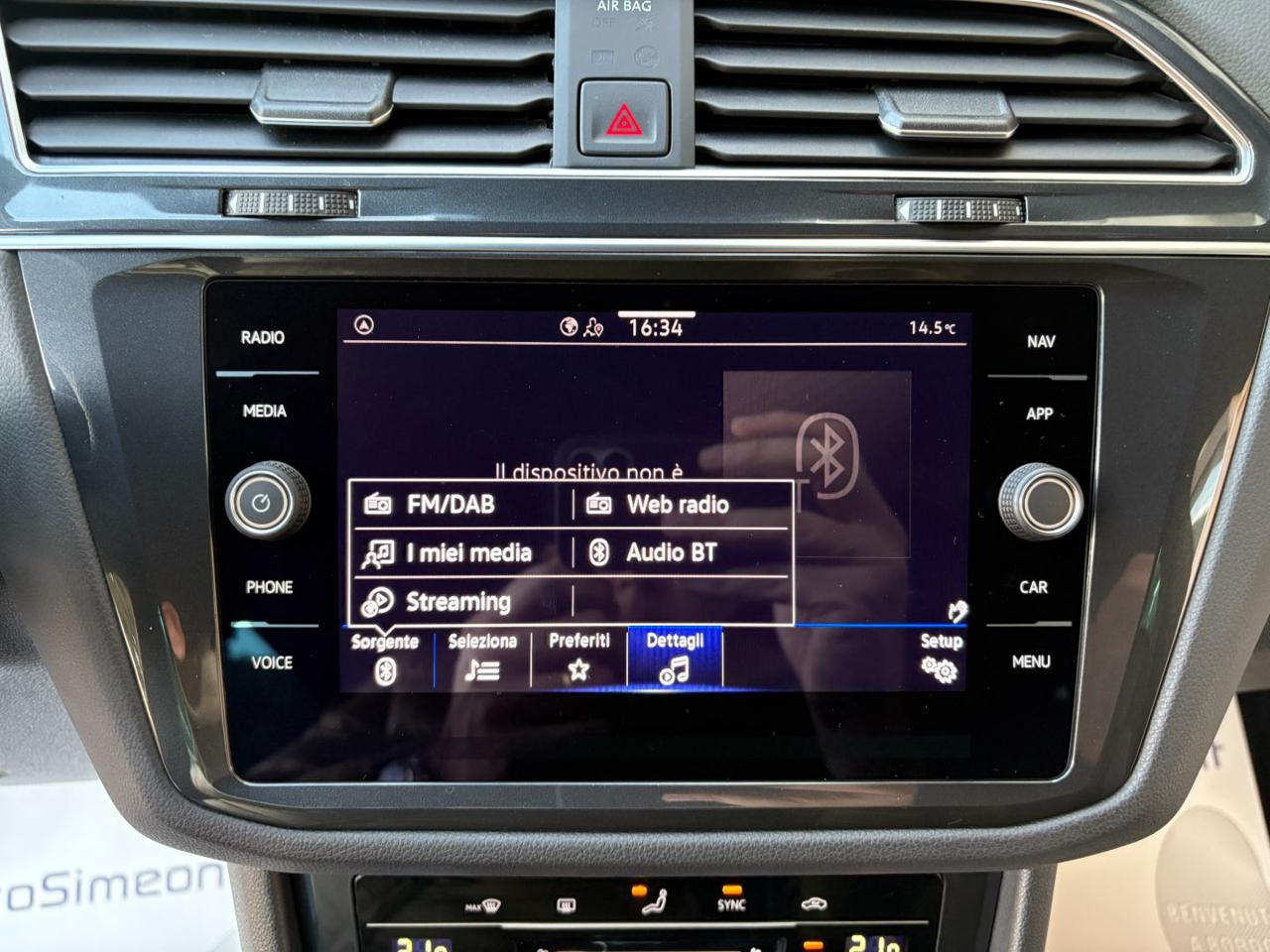 VOLKSWAGEN Tiguan 2.0 TDI 150 CV SCR DSG R-Line LUCI AMBIENTE - 28