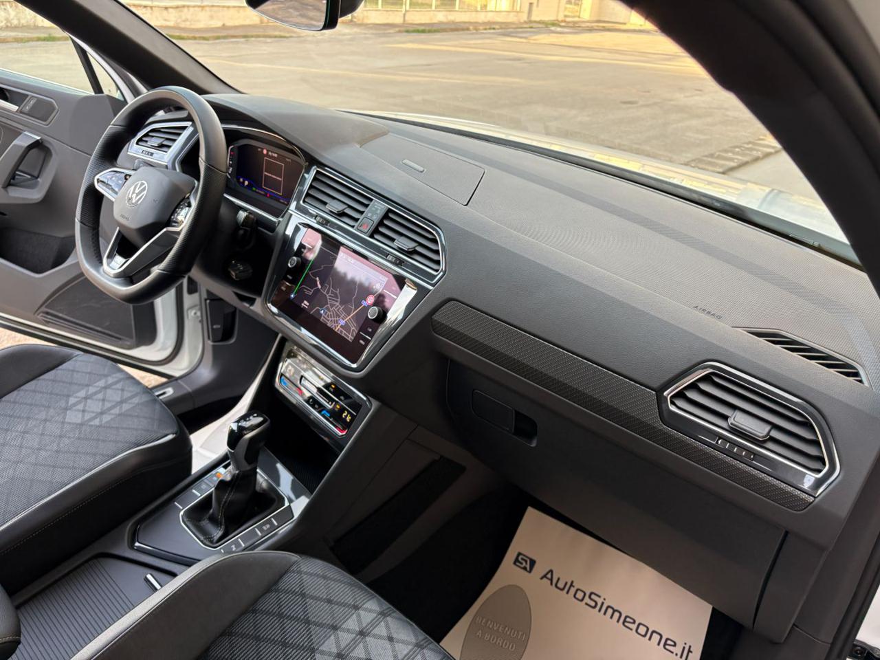 VOLKSWAGEN Tiguan 2.0 TDI 150 CV SCR DSG R-Line LUCI AMBIENTE - 14