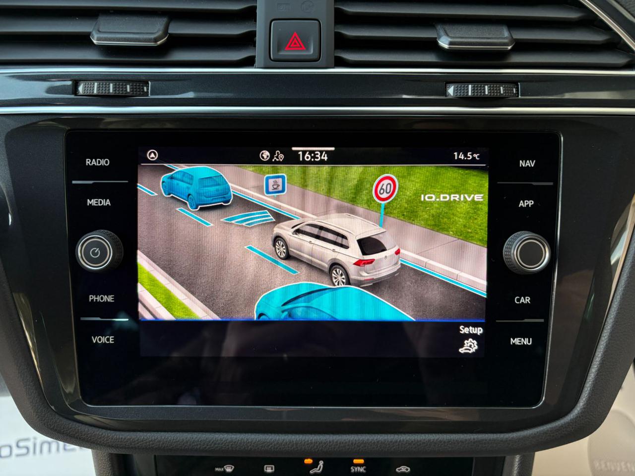 VOLKSWAGEN Tiguan 2.0 TDI 150 CV SCR DSG R-Line LUCI AMBIENTE - 29