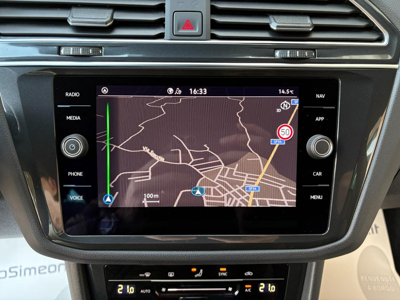 VOLKSWAGEN Tiguan 2.0 TDI 150 CV SCR DSG R-Line LUCI AMBIENTE - 16