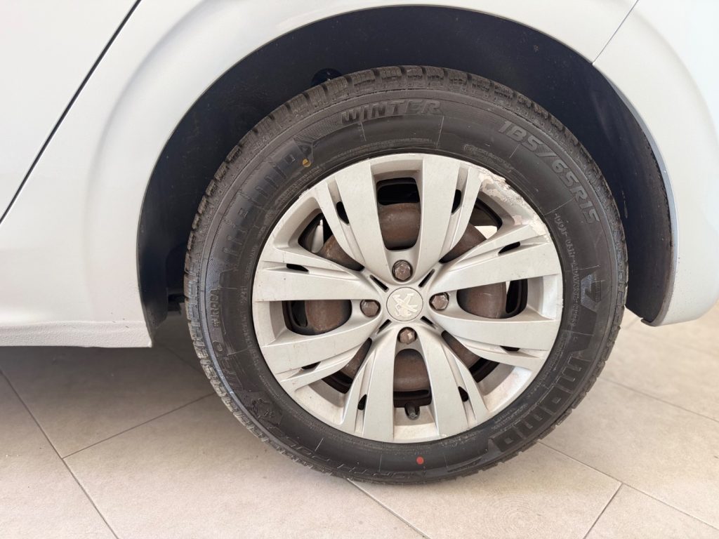 PEUGEOT 208 1° serie 1.2 VTi 82 CV 5 porte Allure - 16