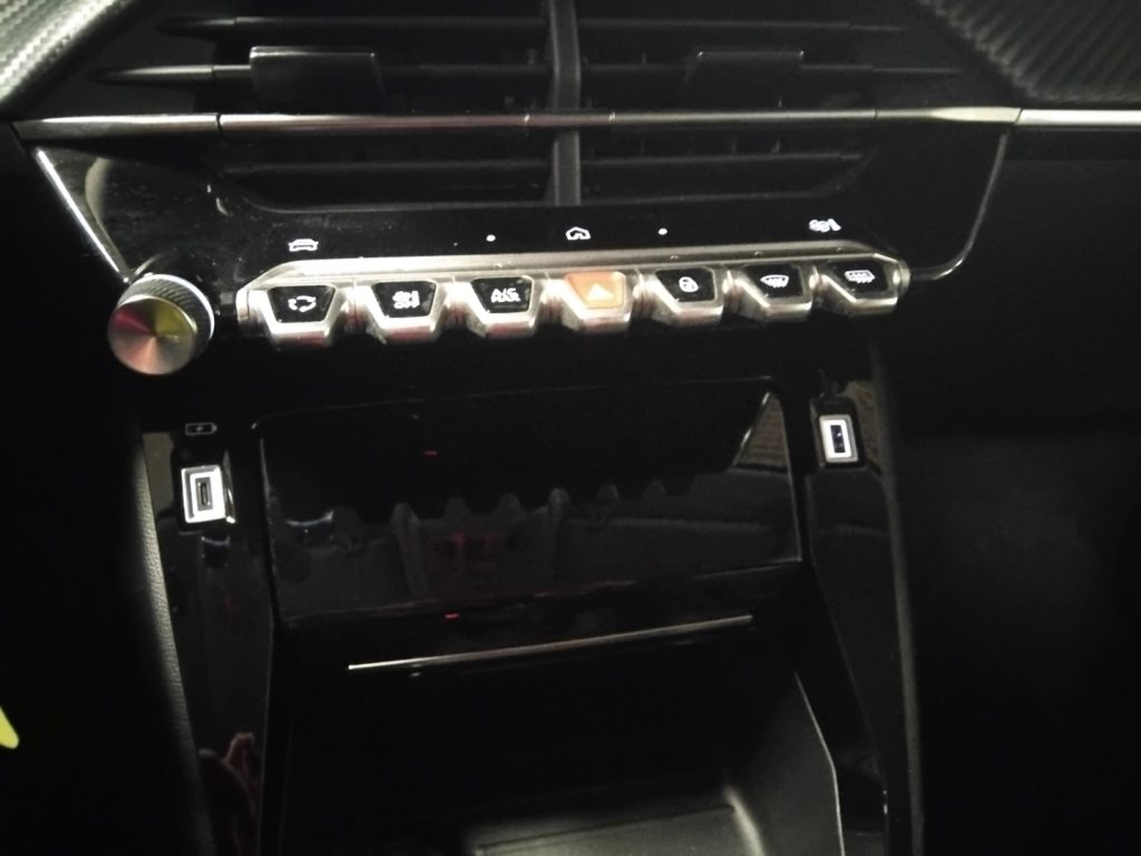 PEUGEOT 208 100 CV 5 porte Allure Puretech - 23