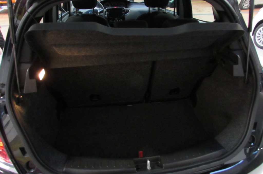 LANCIA Ypsilon 1.0 FireFly 70cv 5 porte S&S Hybrid Ecochic Gold - 6