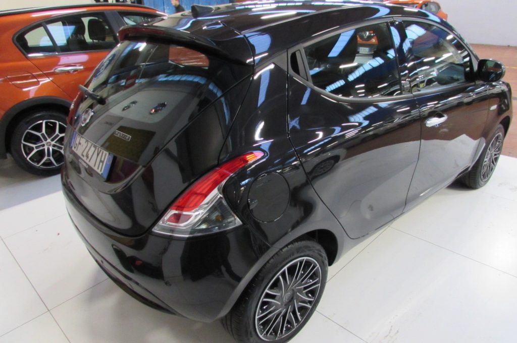 LANCIA Ypsilon 1.0 FireFly 70cv 5 porte S&S Hybrid Ecochic Gold - 4