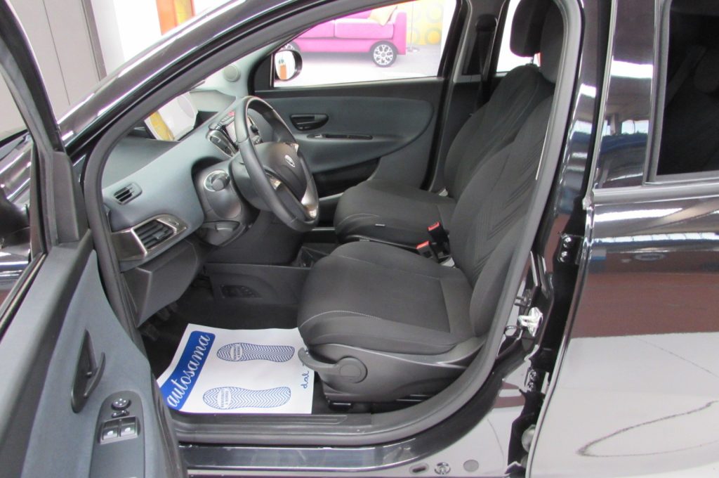 LANCIA Ypsilon 1.0 FireFly 70cv 5 porte S&S Hybrid Gold - 6