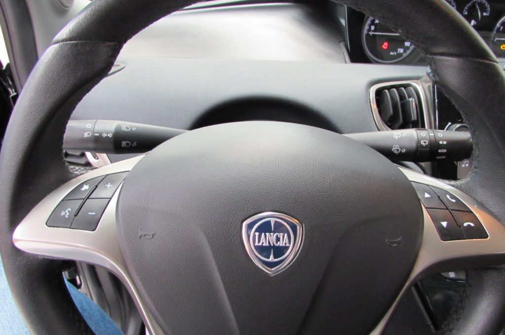 LANCIA Ypsilon 1.0 FireFly 70cv 5 porte S&S Hybrid Gold - 11