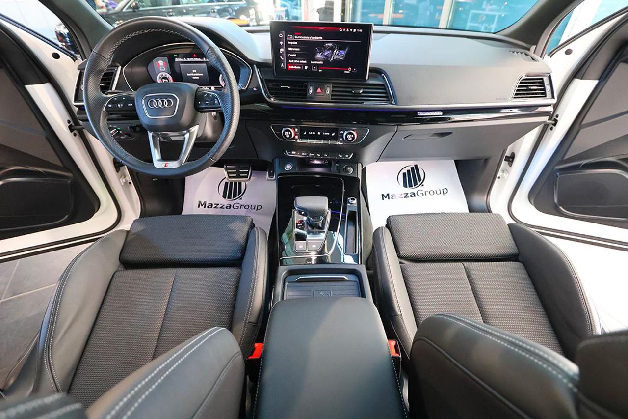 AUDI Q5 40 TDI Quattro S-Tronic Identity Black S-Line - 16