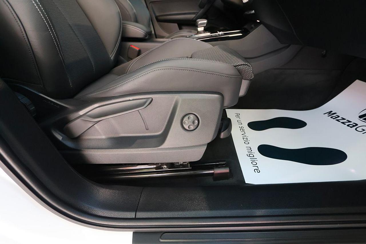 AUDI Q5 40 TDI Quattro S-Tronic Identity Black S-Line - 48