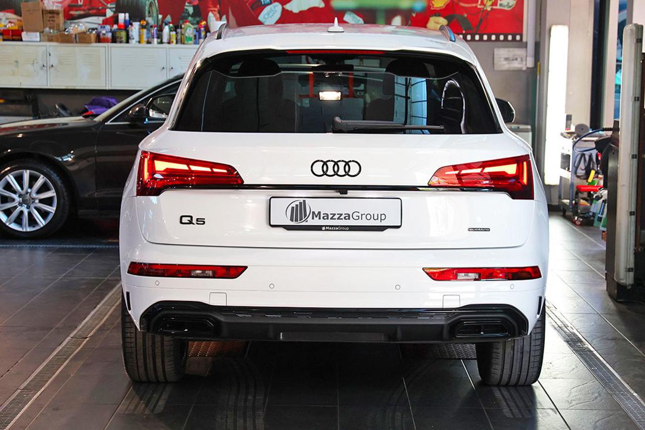 AUDI Q5 40 TDI Quattro S-Tronic Identity Black S-Line - 4