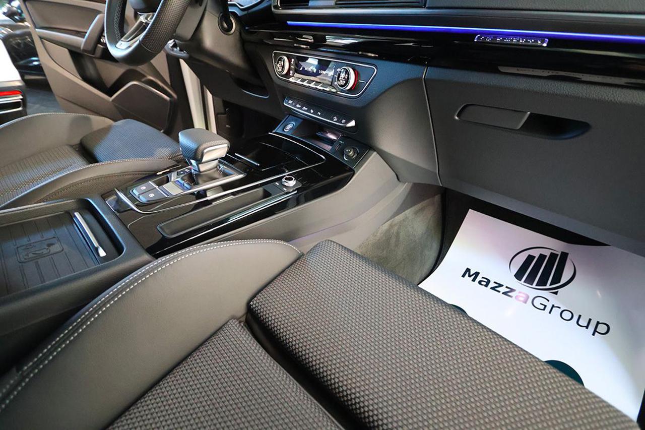 AUDI Q5 40 TDI Quattro S-Tronic Identity Black S-Line - 39