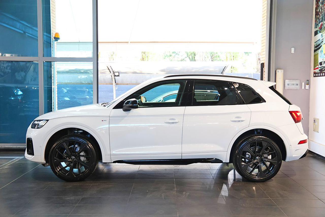 AUDI Q5 40 TDI Quattro S-Tronic Identity Black S-Line - 3