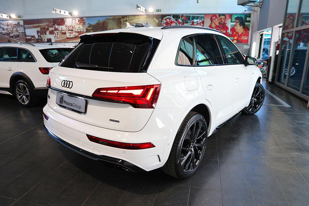 AUDI Q5 40 TDI Quattro S-Tronic Identity Black S-Line - 8