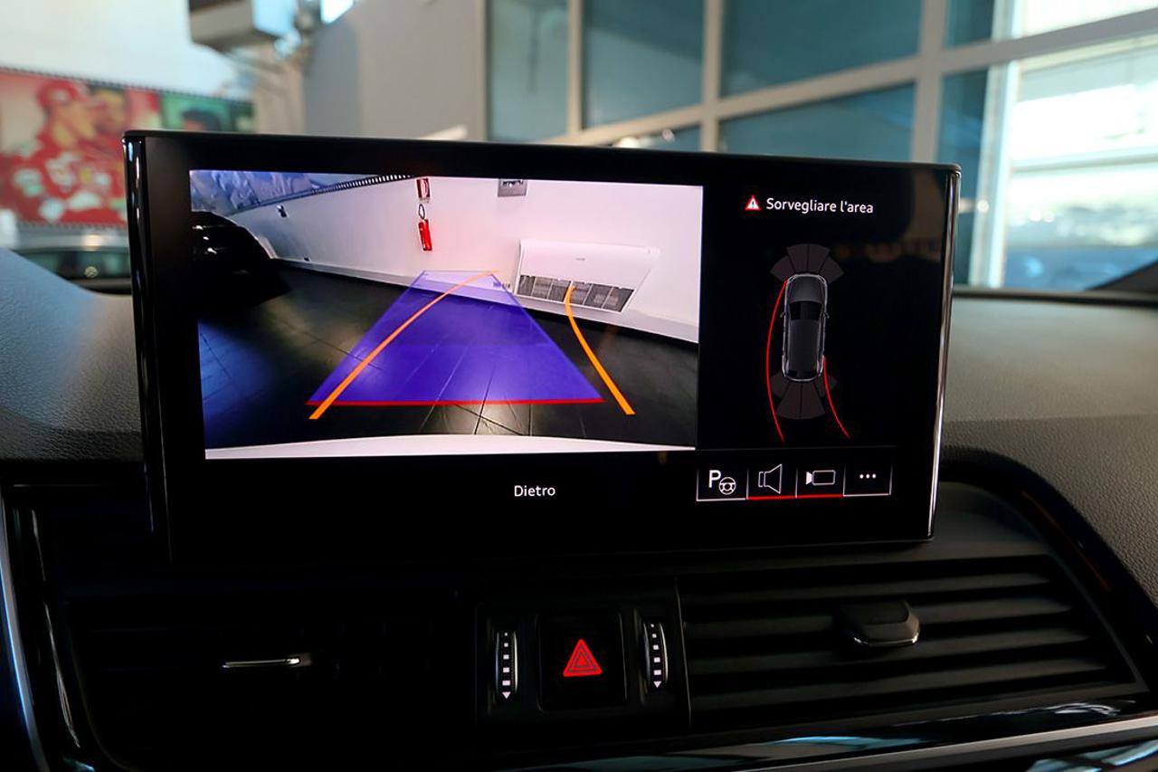 AUDI Q5 40 TDI Quattro S-Tronic Identity Black S-Line - 26