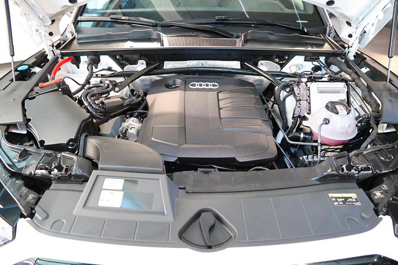 AUDI Q5 40 TDI Quattro S-Tronic Identity Black S-Line - 10