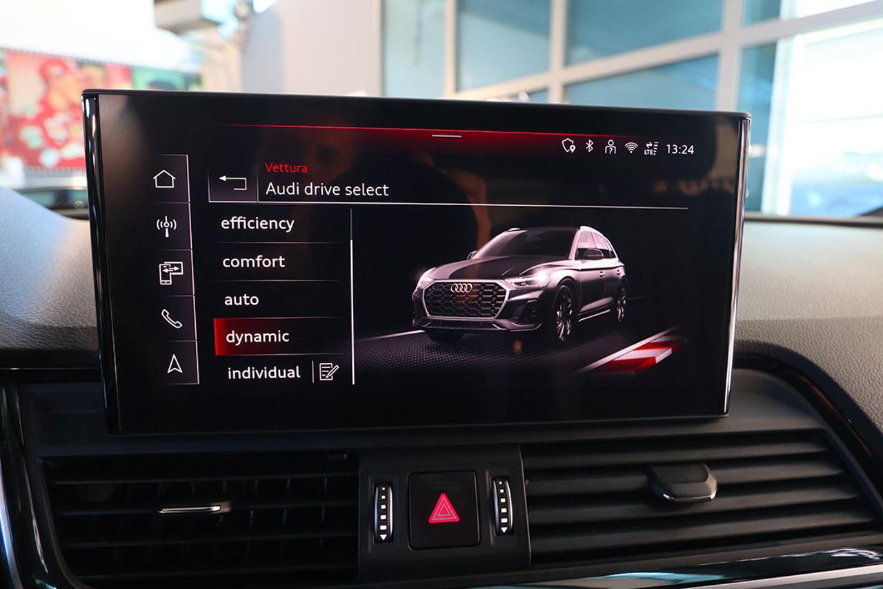 AUDI Q5 40 TDI Quattro S-Tronic Identity Black S-Line - 28