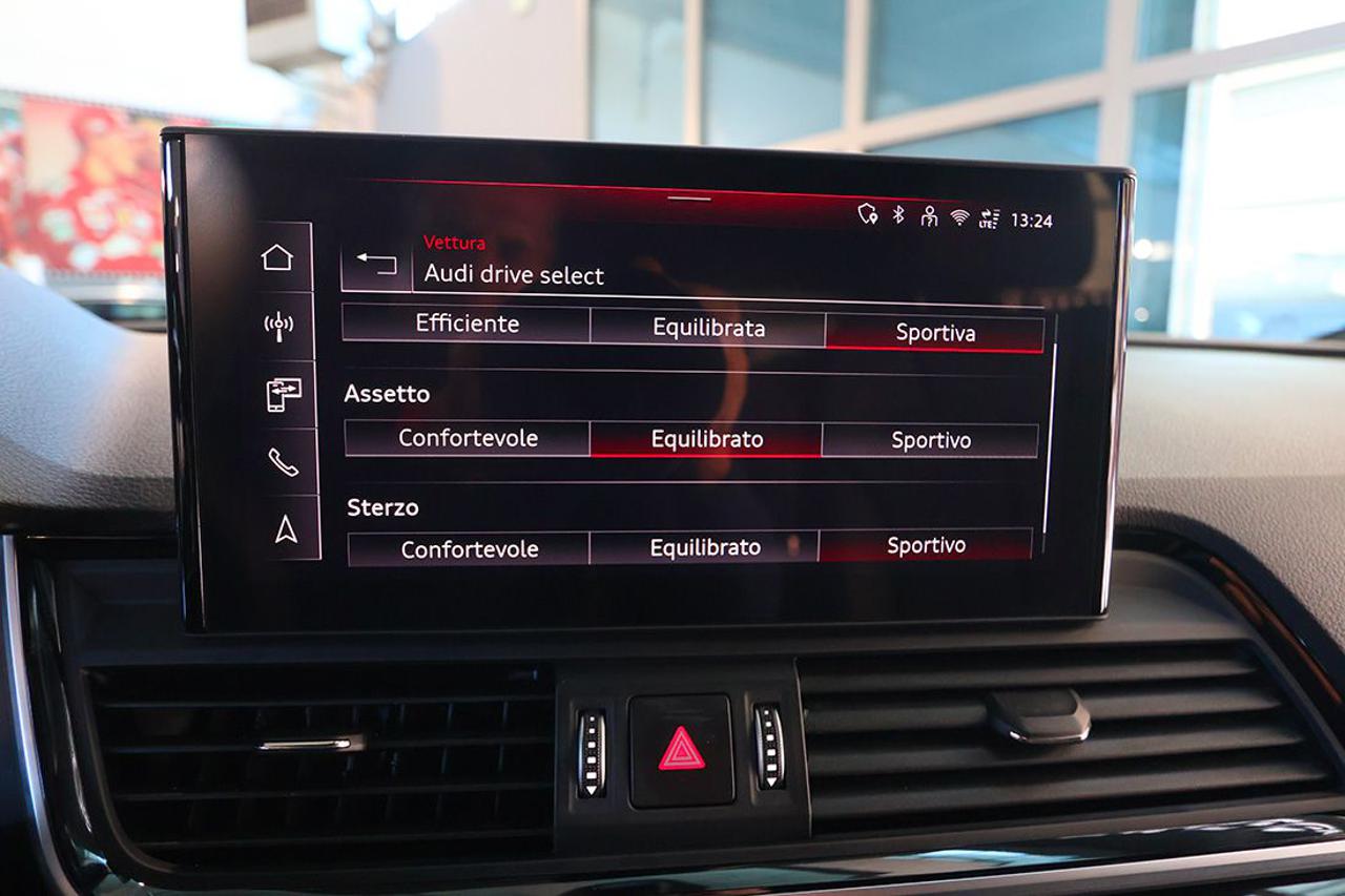 AUDI Q5 40 TDI Quattro S-Tronic Identity Black S-Line - 29