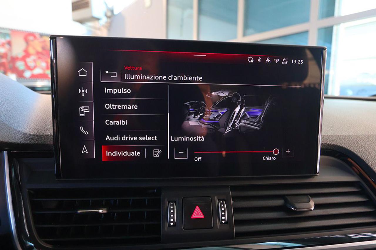 AUDI Q5 40 TDI Quattro S-Tronic Identity Black S-Line - 31