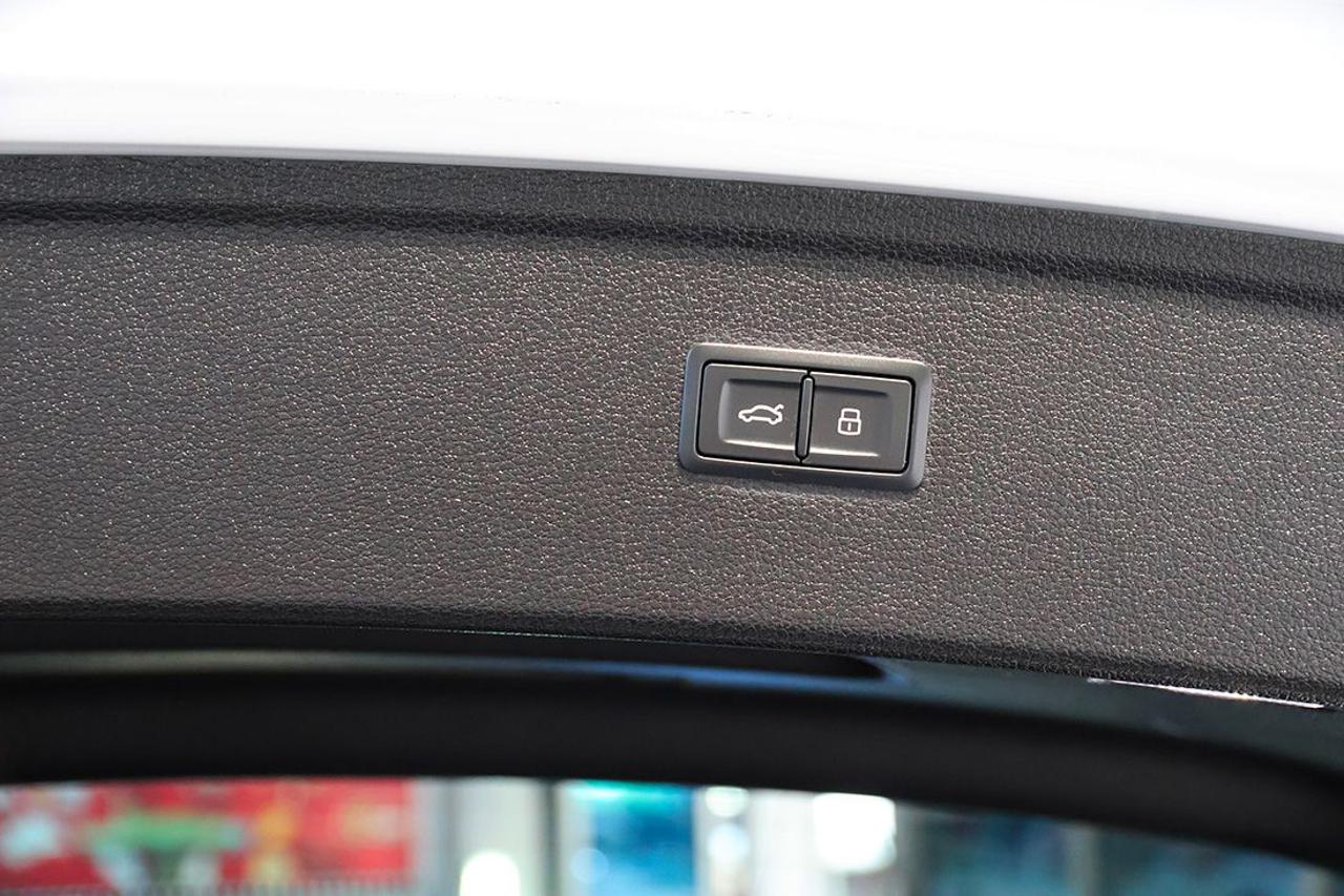 AUDI Q5 40 TDI Quattro S-Tronic Identity Black S-Line - 12