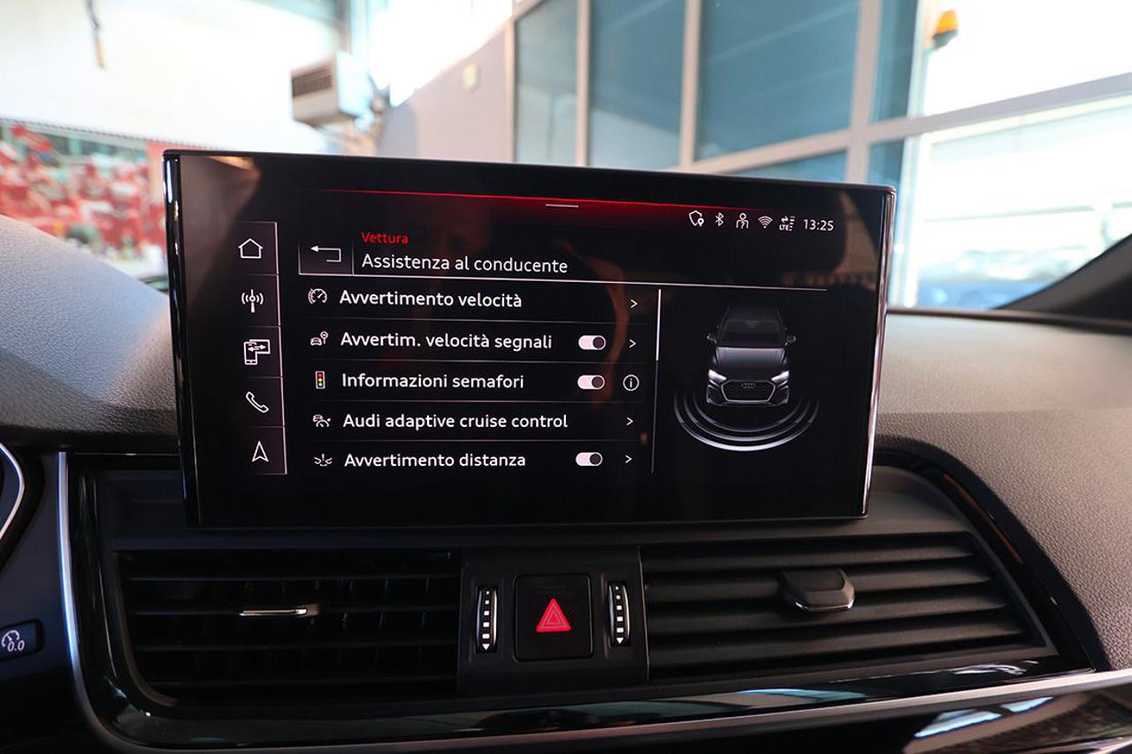 AUDI Q5 40 TDI Quattro S-Tronic Identity Black S-Line - 32